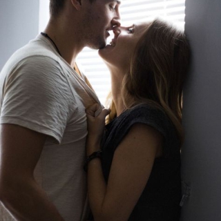 "Yêu" Quá Nhiều Có Phải Bệnh? Giải Mã Ham Muốn Tình Dục Vượt Ngưỡng s
