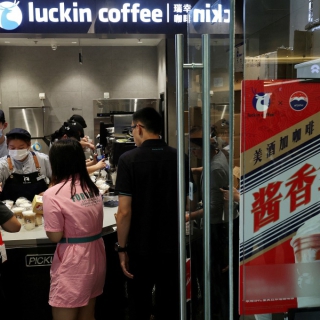 Cách Luckin Coffee vượt Starbucks thành chuỗi cà phê lớn nhất Trung Quốc