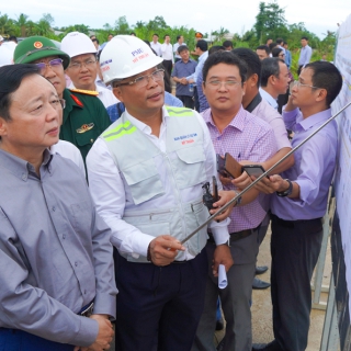 Cao tốc Cần Thơ - Cà Mau chậm tiến độ vì thiếu cát