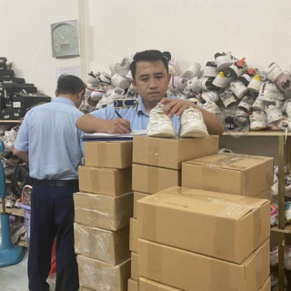 Mua hàng trôi nổi, thuê người có sức ảnh hưởng quay video bán qua mạng xã hội