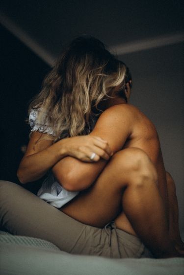 Cười Để Yêu Thêm Say: Sức Mạnh Của Hài Hước Trong "Chuyện Ấy"