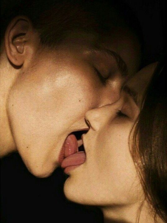Giải Phóng "Tôi": Tự Thỏa Mãn - Chìa Khóa Vàng Cho Đời Sống Tình Dục Đôi Lứa Thăng Hoa